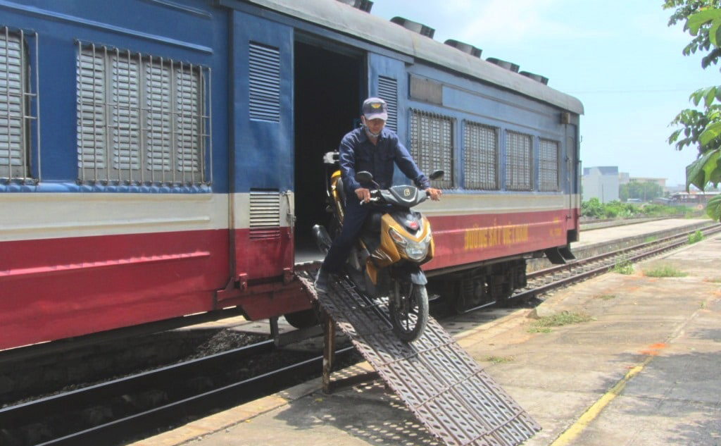 How to ship your motorbike by train in Vietnam