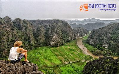 Limousine: Hoa Lu - Mua Cave - Tam Coc boat and cycling tour